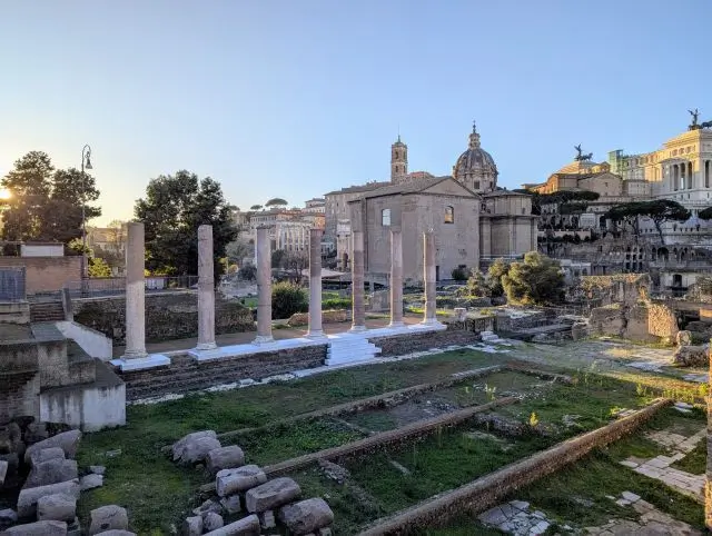 Ruinerne af Forum Romanum i Rom oplevet på en privat guidet tur på dansk.