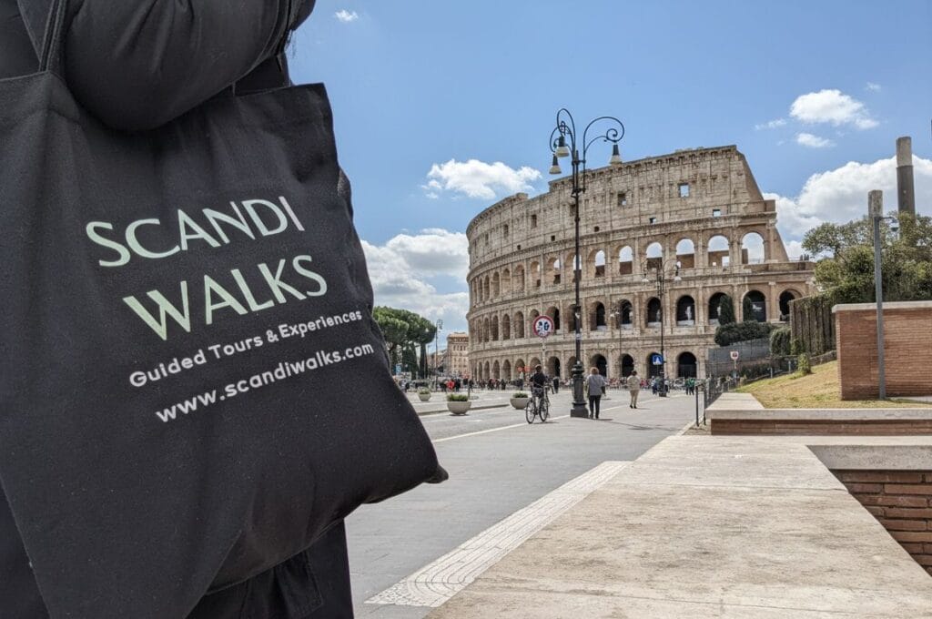 Scandiwalks ved Colosseum i Rom med norske guider